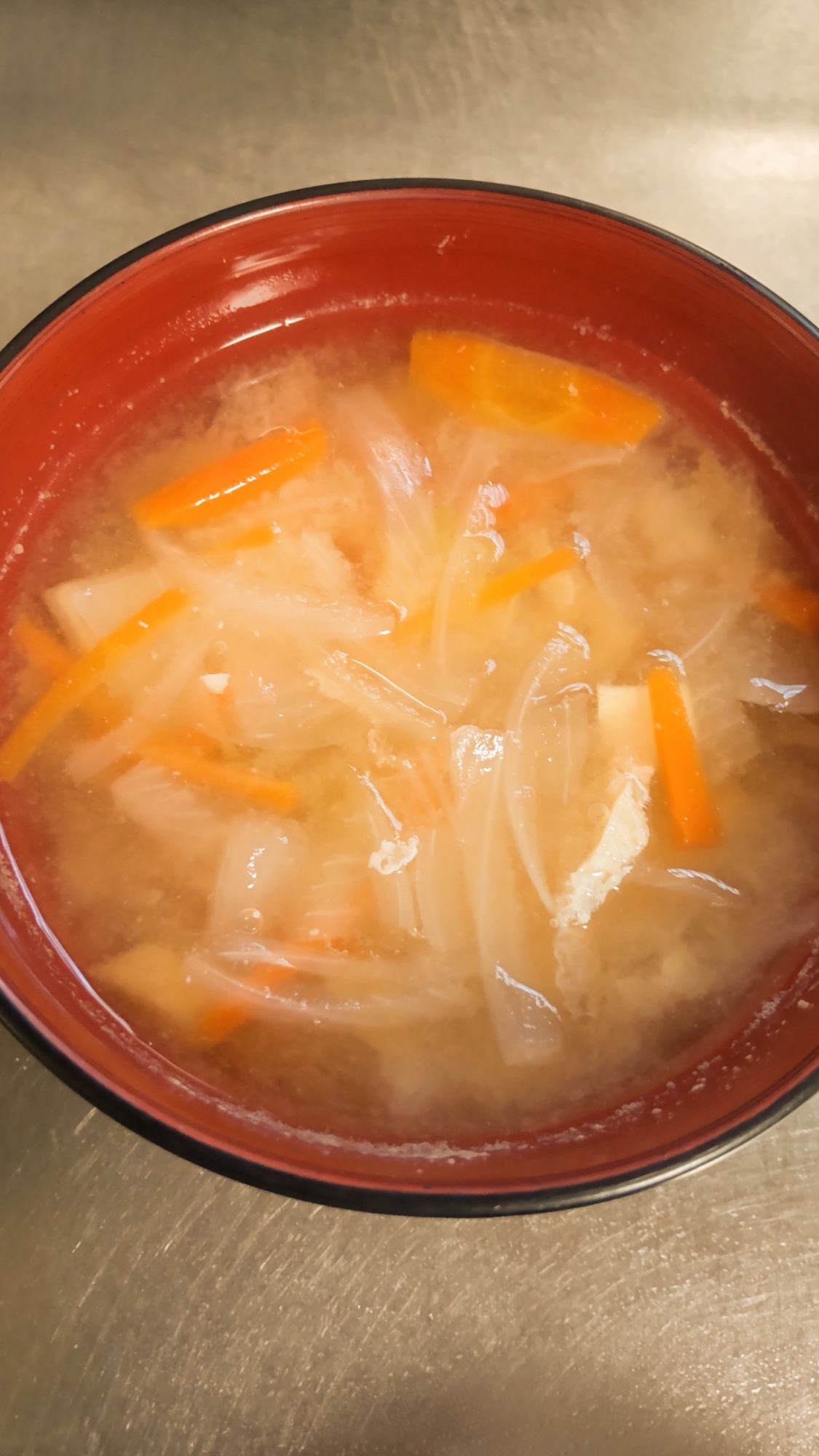 人参玉ねぎ油揚げの味噌汁