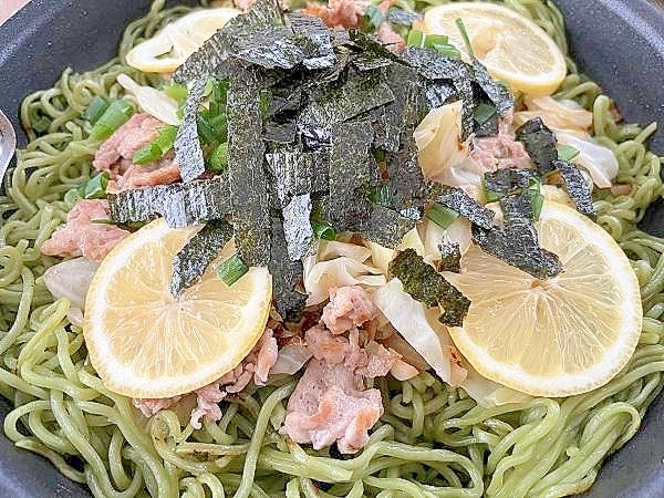 市販の蒸し麺をアレンジ 豚レモンとろろ瓦そば レシピ 作り方 By 週末は男子厨房 楽天レシピ