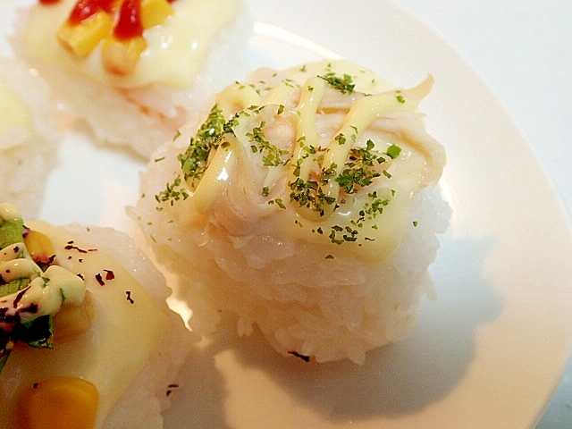 オーブンで チーズとサラダチキンの焼きおにぎり レシピ 作り方 By ぷ みぃまま 楽天レシピ