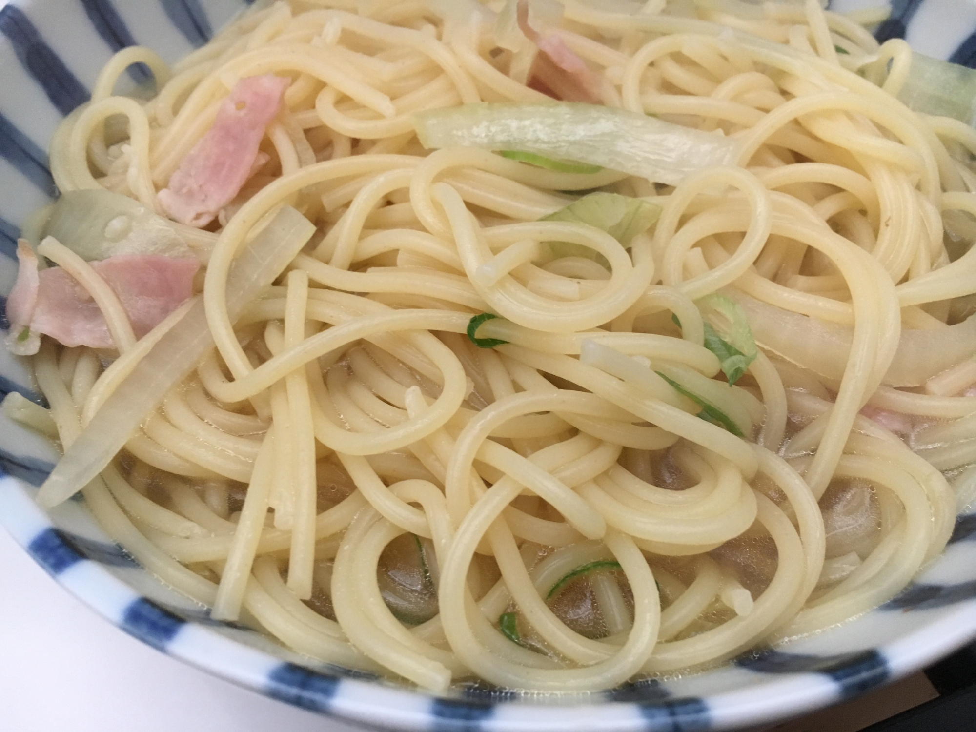 うどんスープを使って簡単スープパスタ。