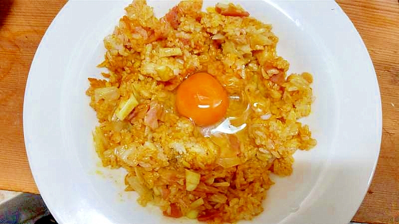 焼き飯/キャベツベーコンにんにく増し・カレー味月見