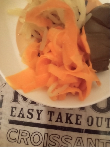にんじん大量消費♡もりもり食べれる♡キャロットラペ
