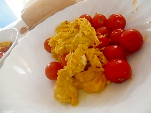 プチトマトと卵のアンチョビソテー