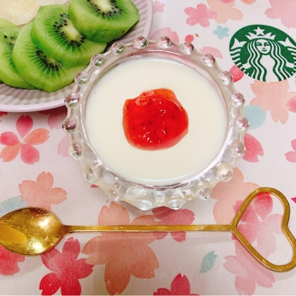 あけぼのマジックさん♪牛乳プリンStrawberryソースにキウイのデザートに作りました✧˖おしゃれレシピ教えてくれてありがとうございます♡( ๑ ◕ ؎‹ )