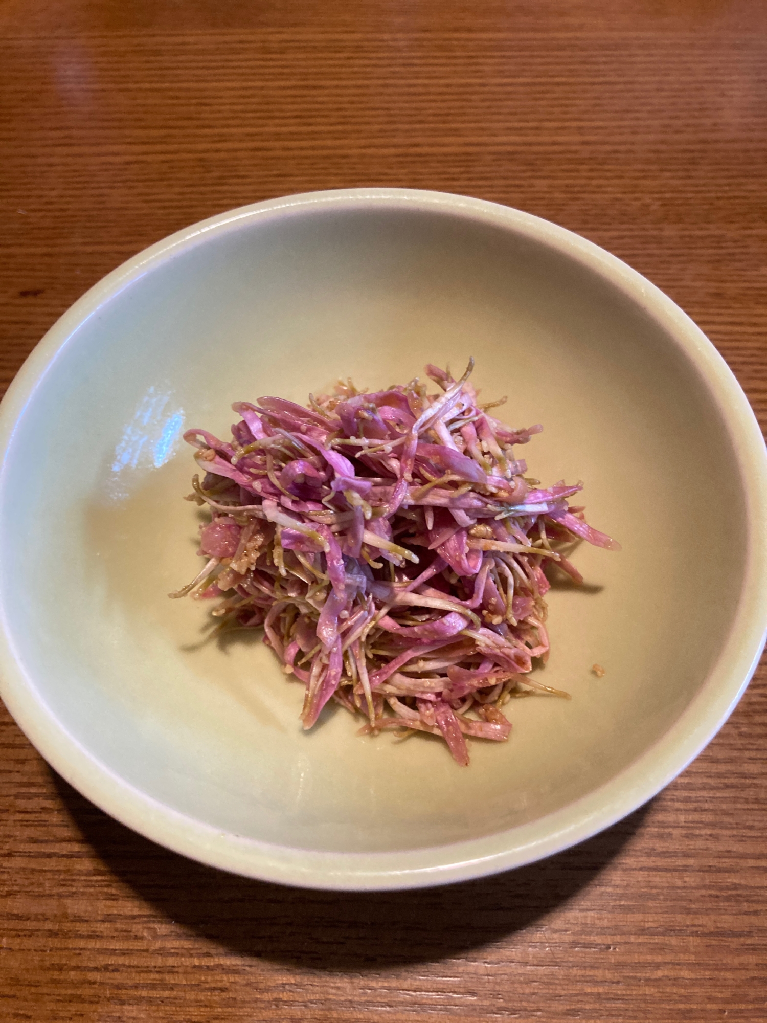 菊(山形産)の粉チーズ(国産)入り胡麻和え