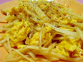 ジャガイモ料理レシピ　ポテトと卵のチーズ炒め