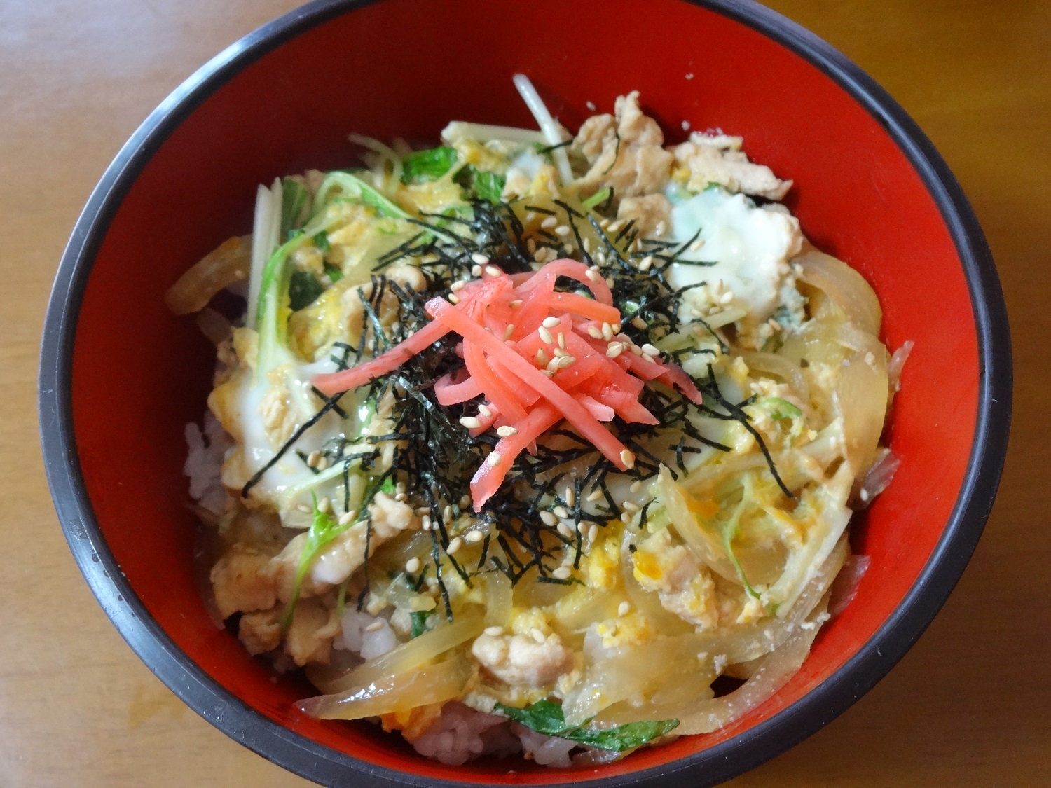 昼食に！玉ねぎたっぷり親子丼