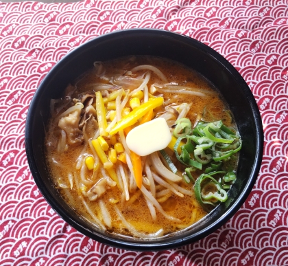 ほうれん草もやしコーン入り辣油ラーメン