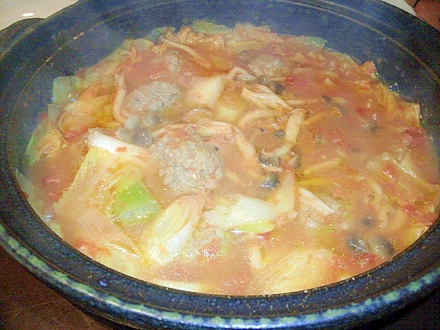 白菜と肉団子の洋風トマト鍋