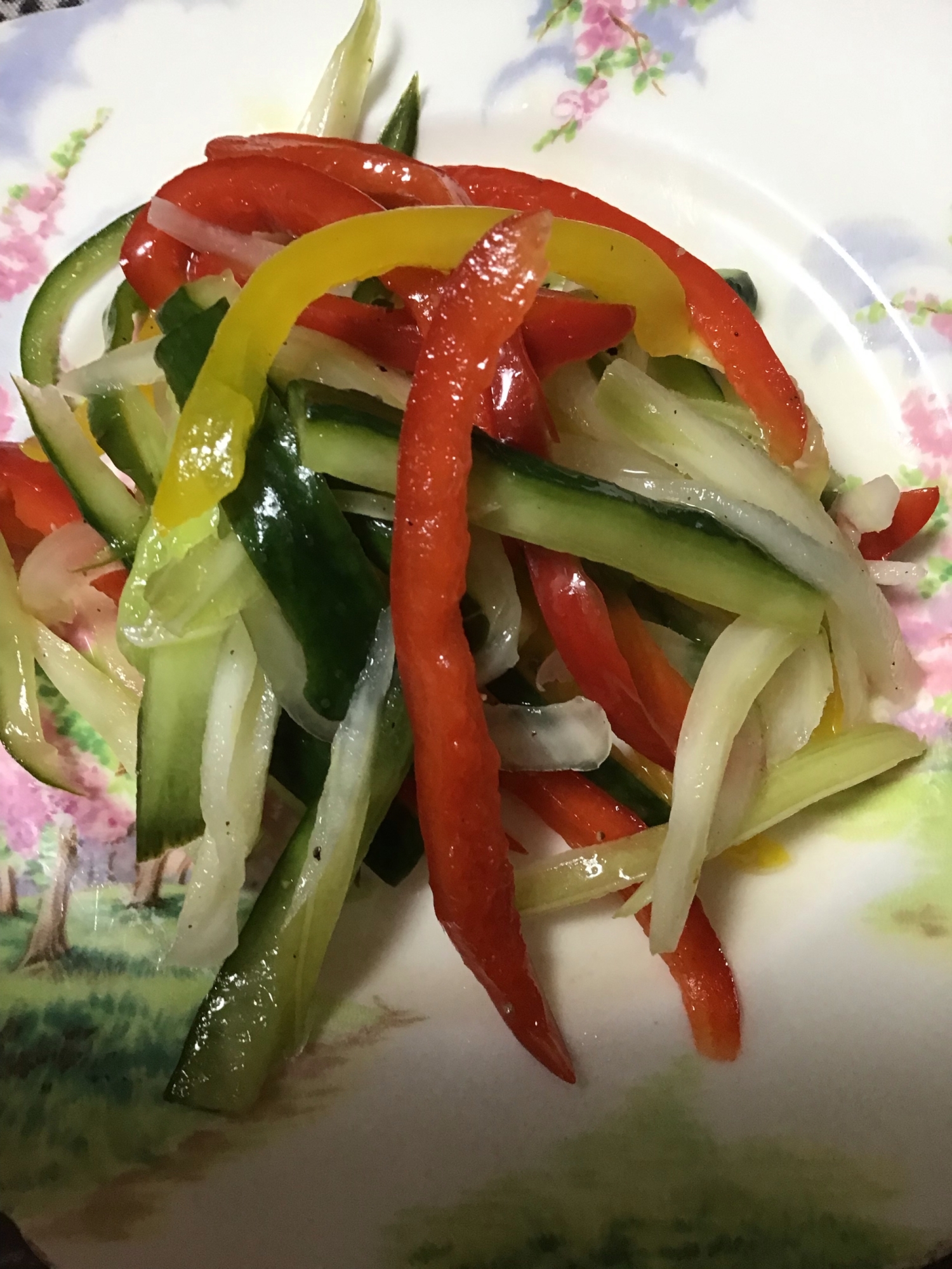 彩り野菜のマリネ風サラダ
