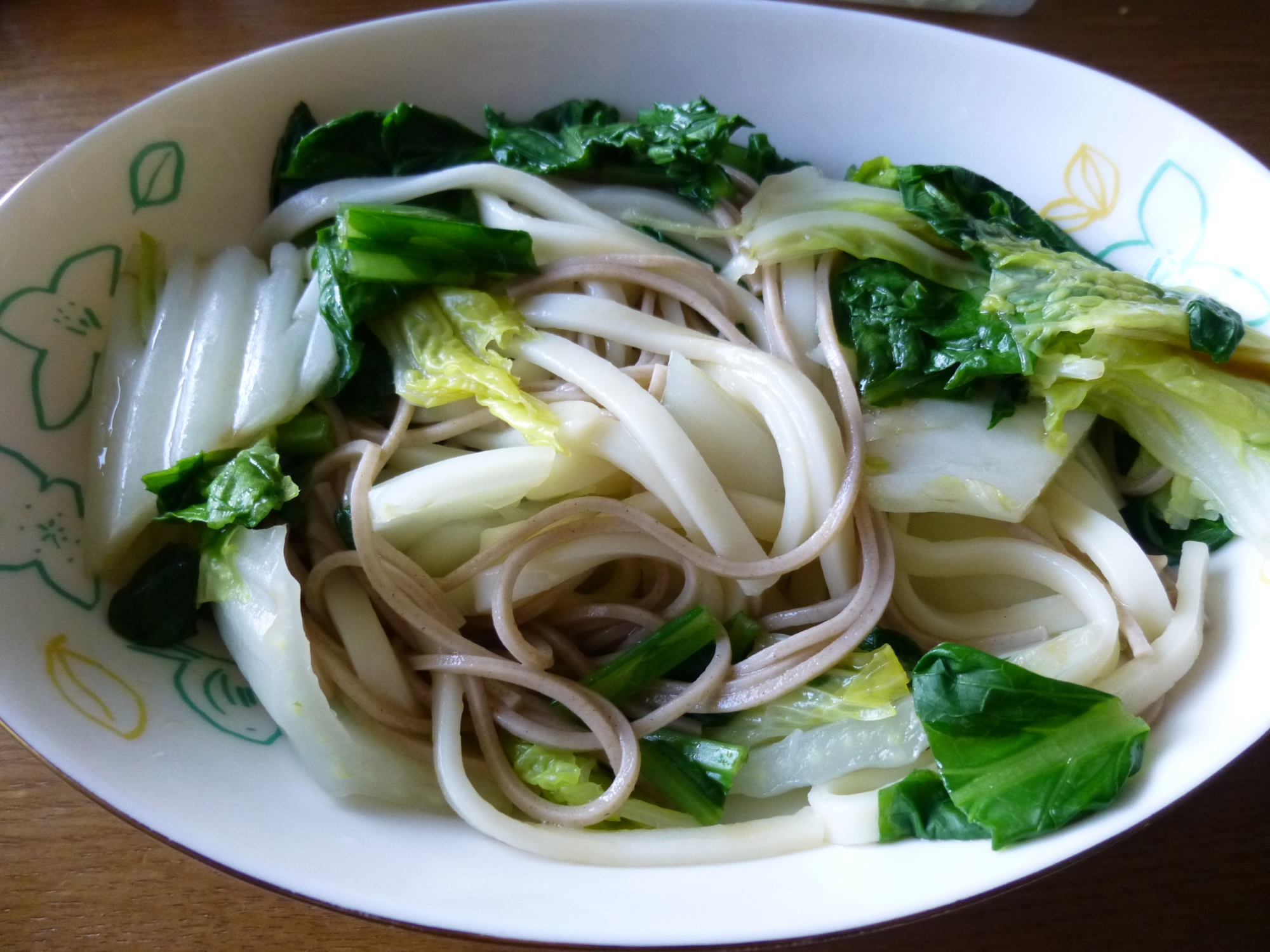 白菜と小松菜の蕎麦うどん