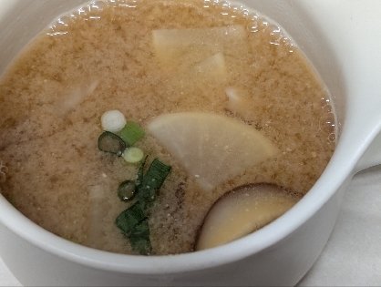 大根と椎茸と小ねぎの味噌汁
