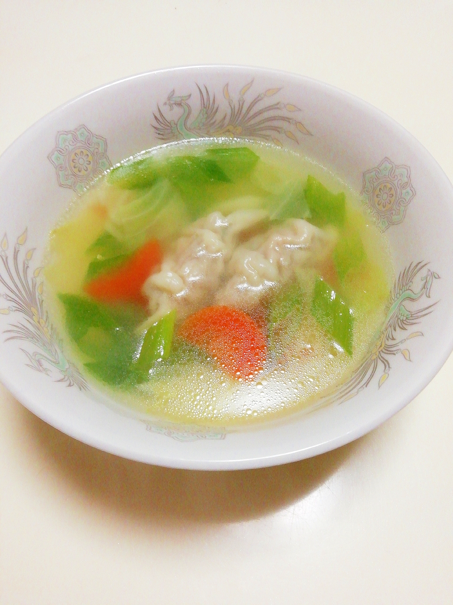 餃子と野菜の中華スープ