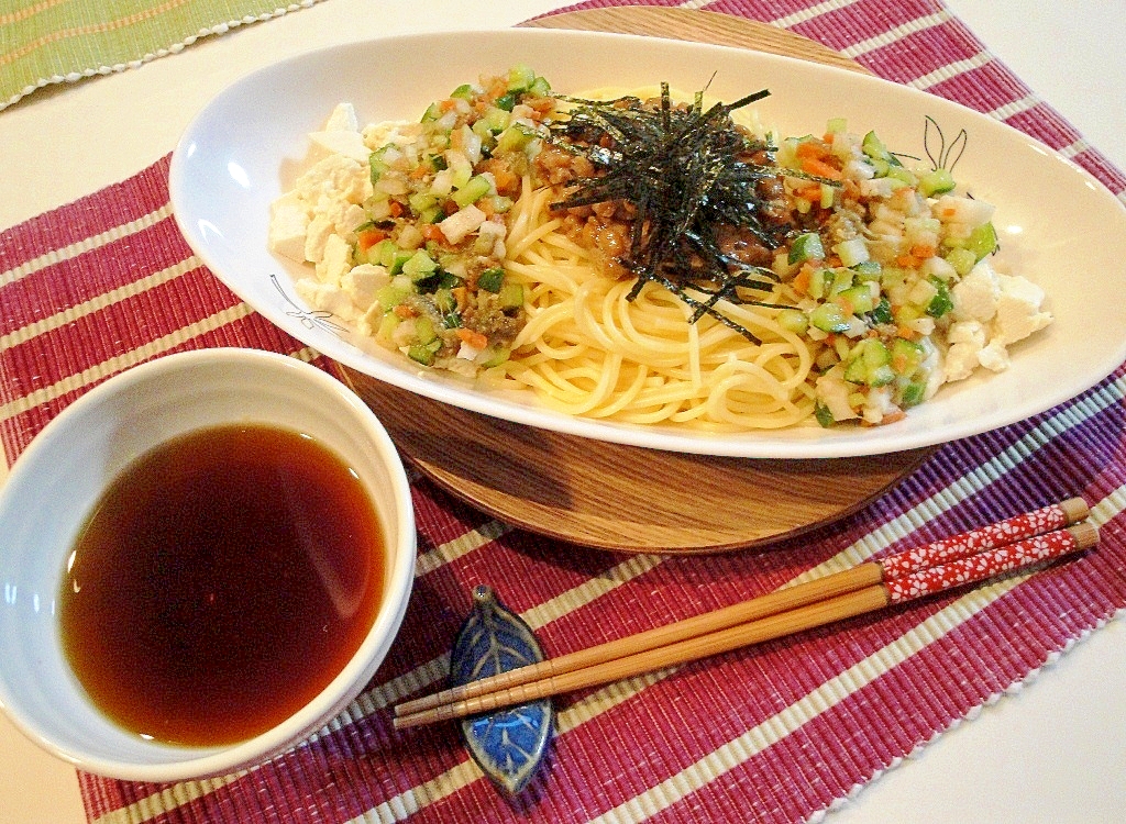 うまみぎっしり♪夏野菜のねばねばスタミナパスタ