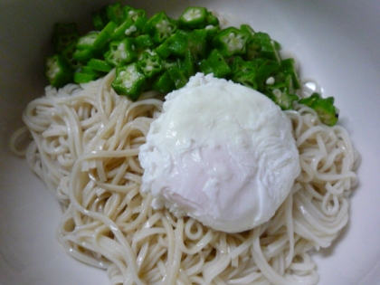 お星様がかたよってしまいましたが、卵がとろりと素麺にからんでとっても美味しかったです＾＾
揚げ玉はダイエット中で控えました(｡･人･`｡))
ごちそう様でした♪