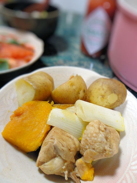 タバスコをきかせて☆鶏肉とじゃが芋とかぼちゃの煮物