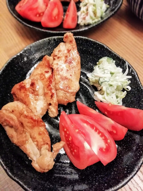 鶏むね肉のニンニク入り醤油麹焼き