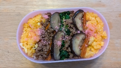 ＊我が家の定番☆牛そぼろ弁当＊