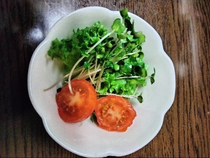 スプラウト入りサラダ