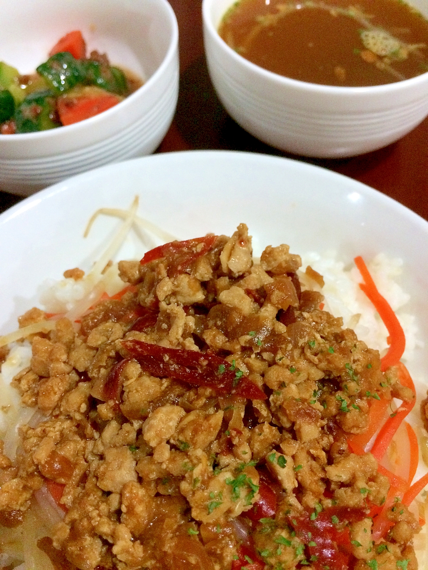 鶏ひき肉の台湾風丼