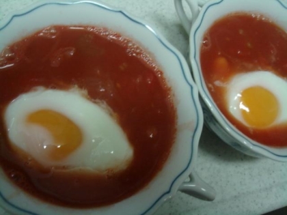 トマトスープに温玉で(^_^;)ｽﾝﾏｿ
卵がとろけてまろやかでトマトの酸味もやわらぎました♥
ごち様でした<(_ _)>良いお年をお迎えください☆