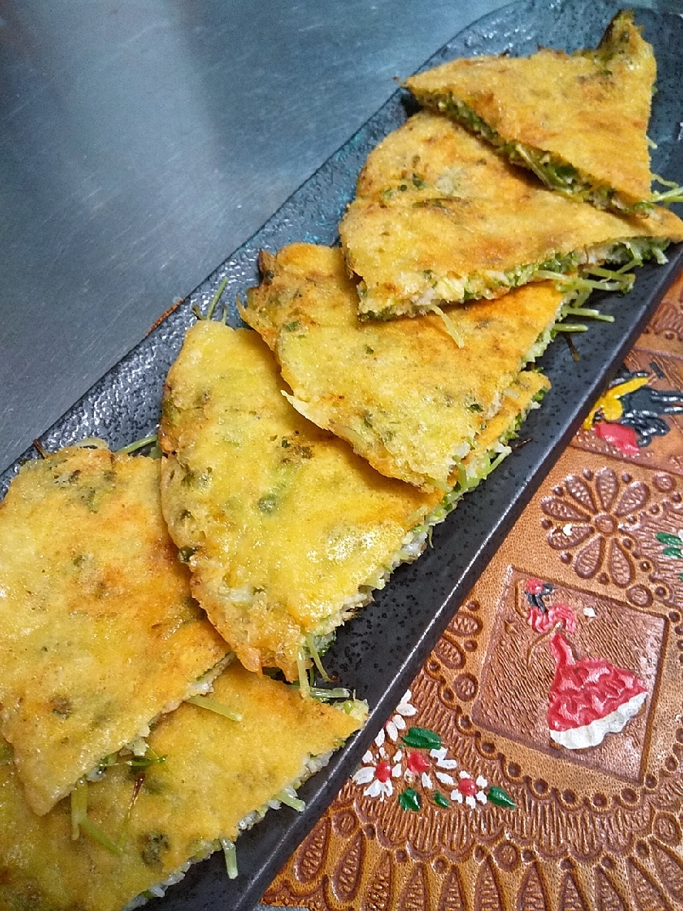 オートミールで豆苗としらすのチーズチヂミ