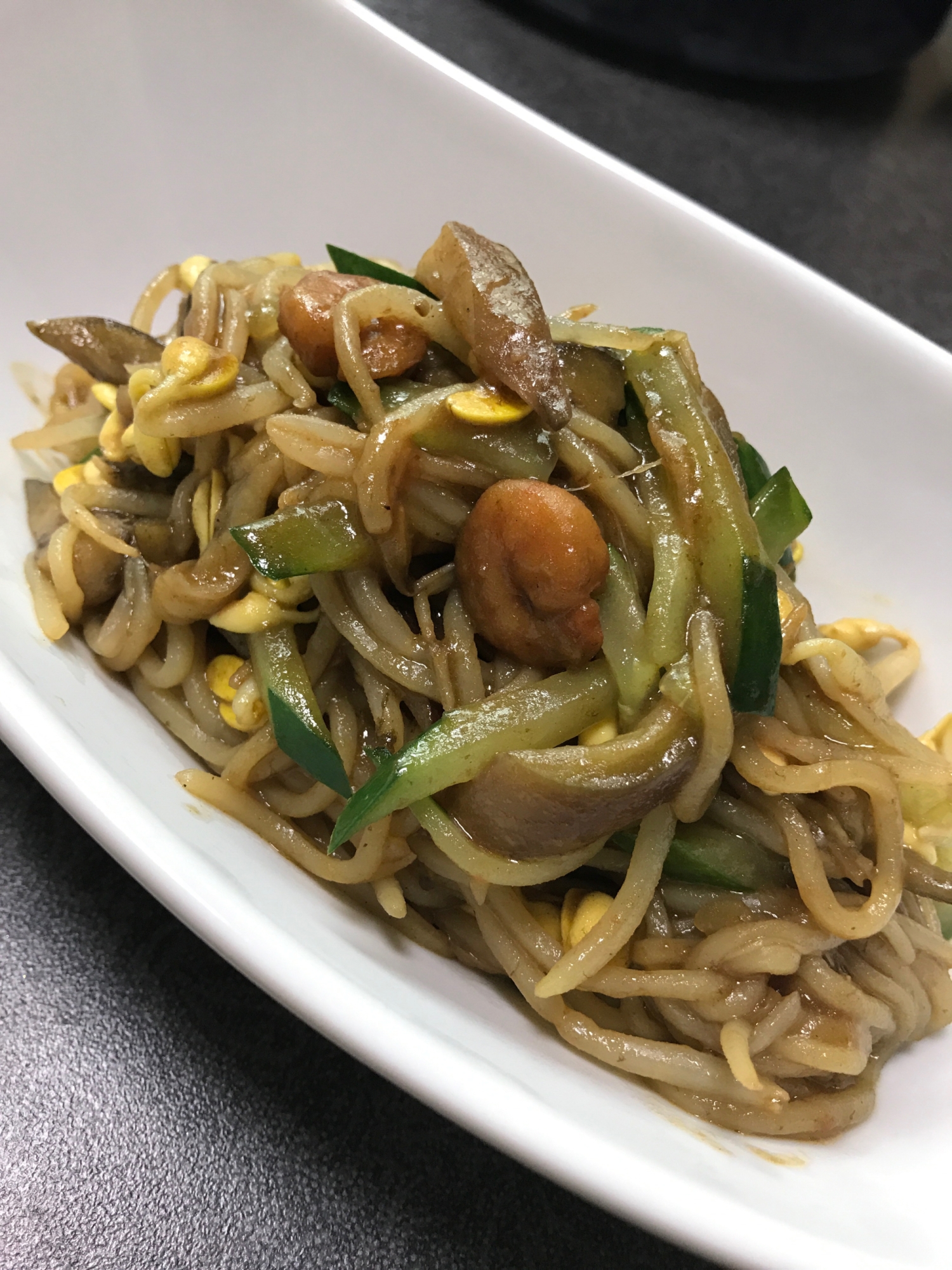 残ったカレーで蒟蒻麺焼きそば