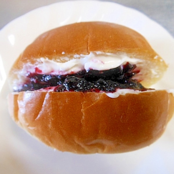 ブルーベリージャムとクリームチーズのロールパン レシピ 作り方 By アルプスの乙女 楽天レシピ ブルーベリージャムとクリームチーズのロールパン レシピ 作り方 By アルプスの乙女 楽天レシピ