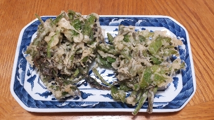 新潟から山菜がたくさん届いたので、かき揚げ天ぷらを作りました。
簡単で美味しい天ぷらになりました。