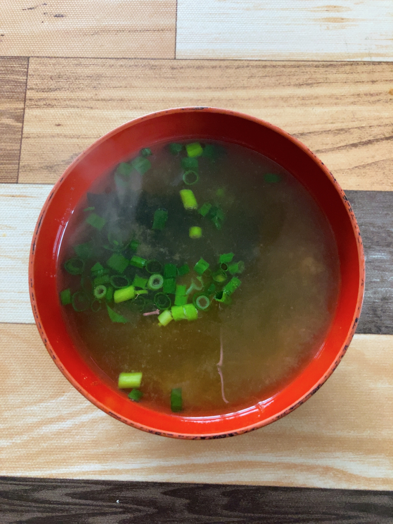 とろろ昆布と海苔のお味噌汁