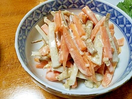 新ごぼうと　にんじんの　サラダ