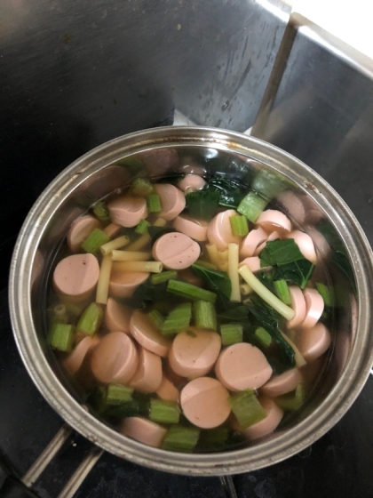 小松菜とウインナーのマカロニスープ
