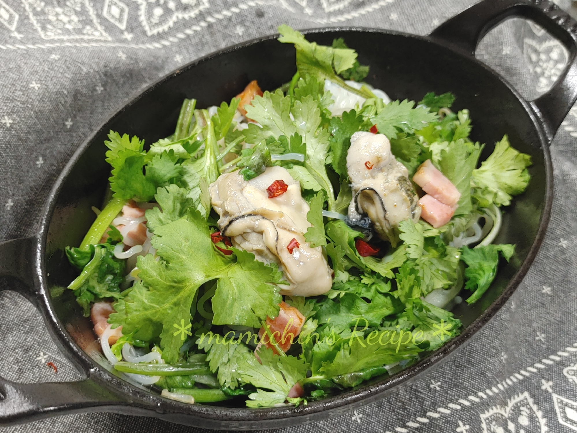 しらたきDe〜牡蠣とベーコン パクチー炒め