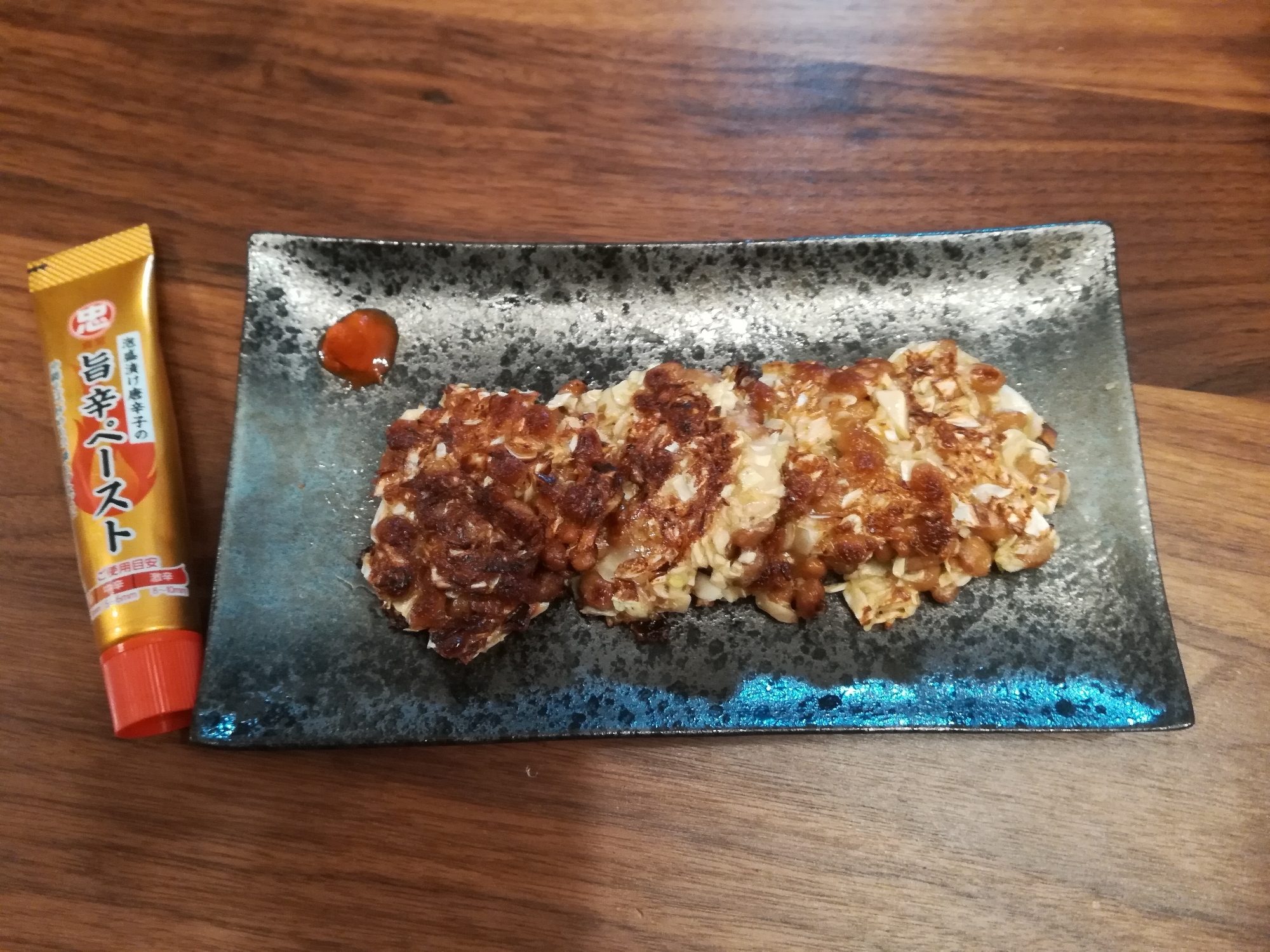 すき焼き風味の納豆キャベツ焼き