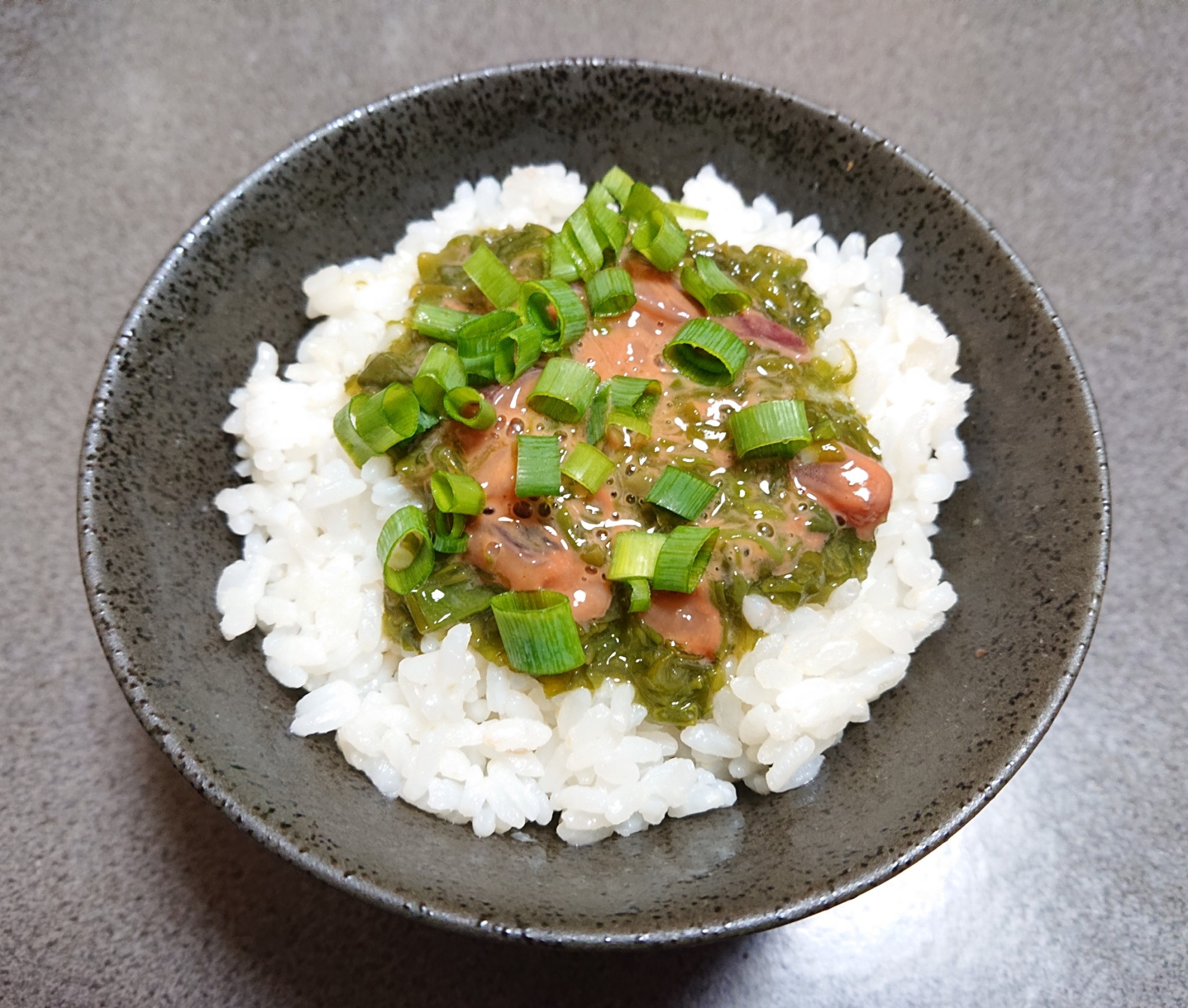 いかの塩辛めかぶご飯