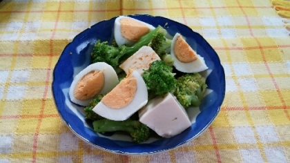 豆腐とブロッコリーとゆで卵のサラダ☆