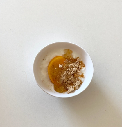 柿とマシュマロときな粉のヨーグルト