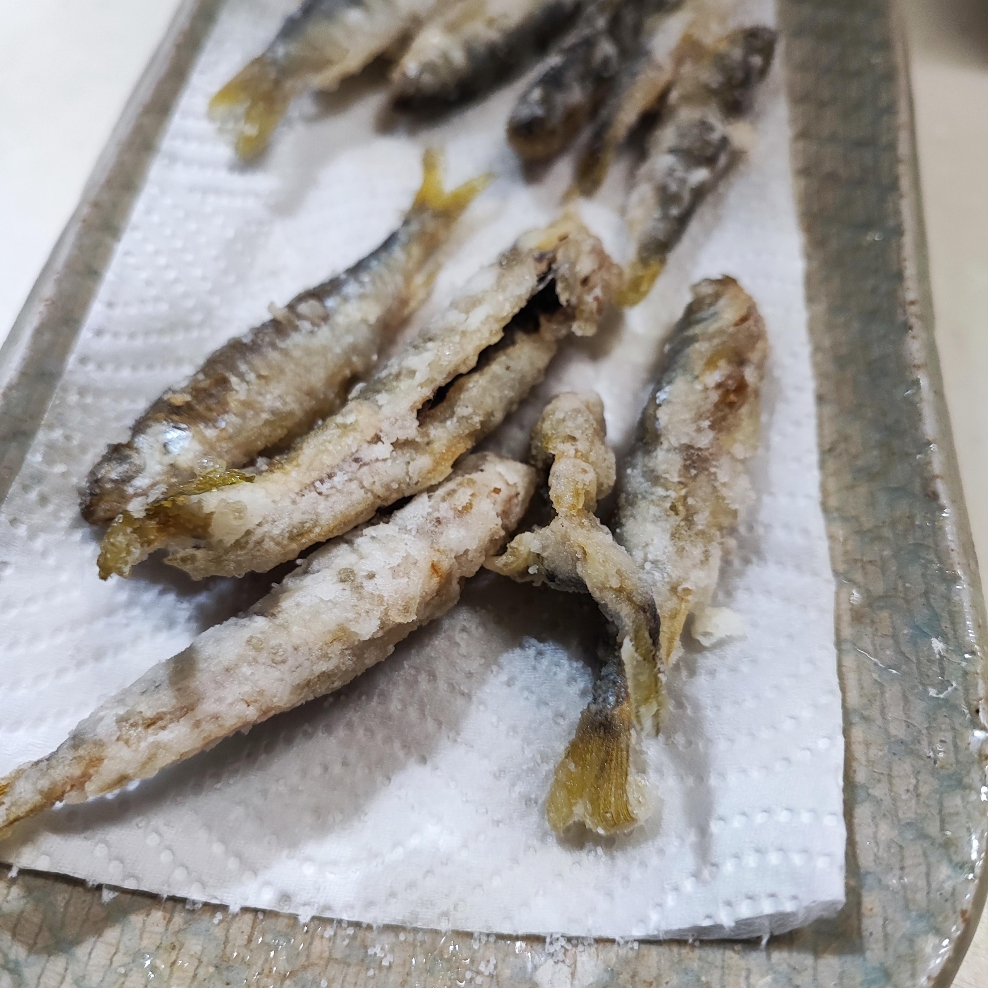 小魚の塩唐揚げ