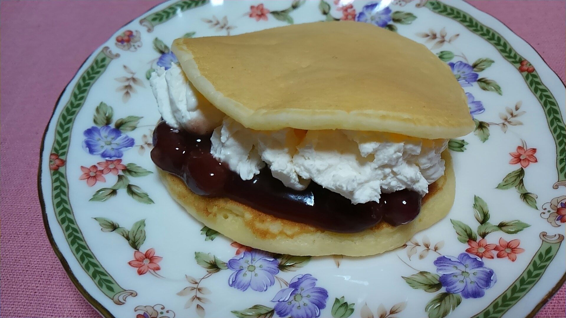 ホットケーキミックスであずきと生クリームのどら焼き