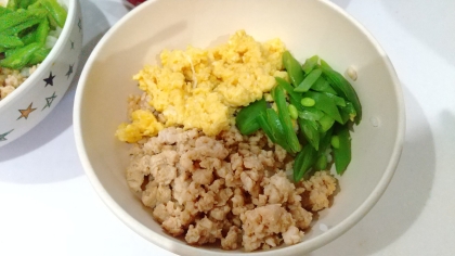 鶏そぼろで★三色丼