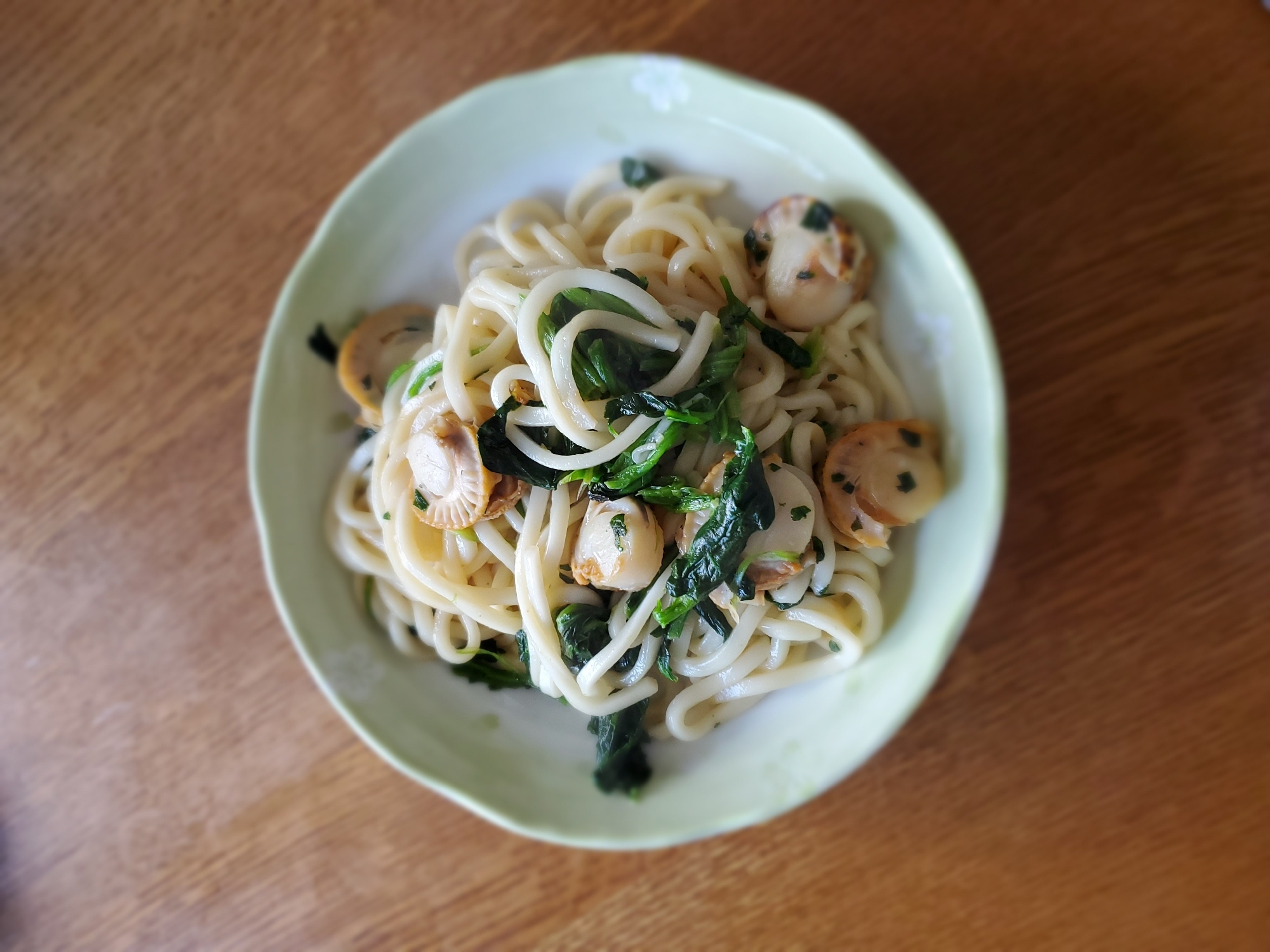 ホタテとほうれん草の焼きうどん