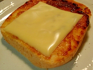 簡単カレーチーズトースト
