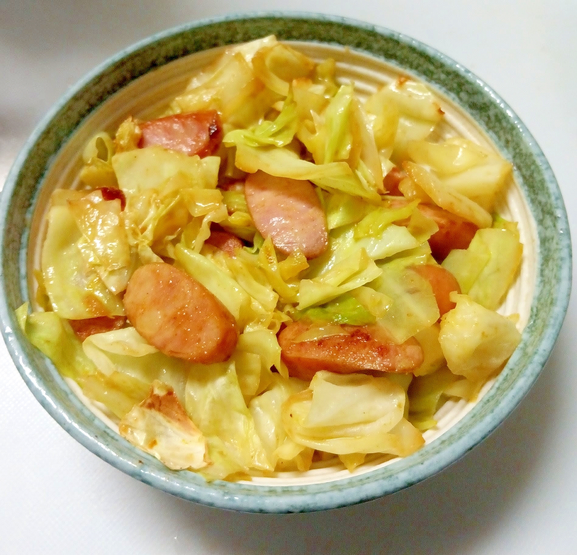 簡単！キャベツとウインナーのカレー粉炒め