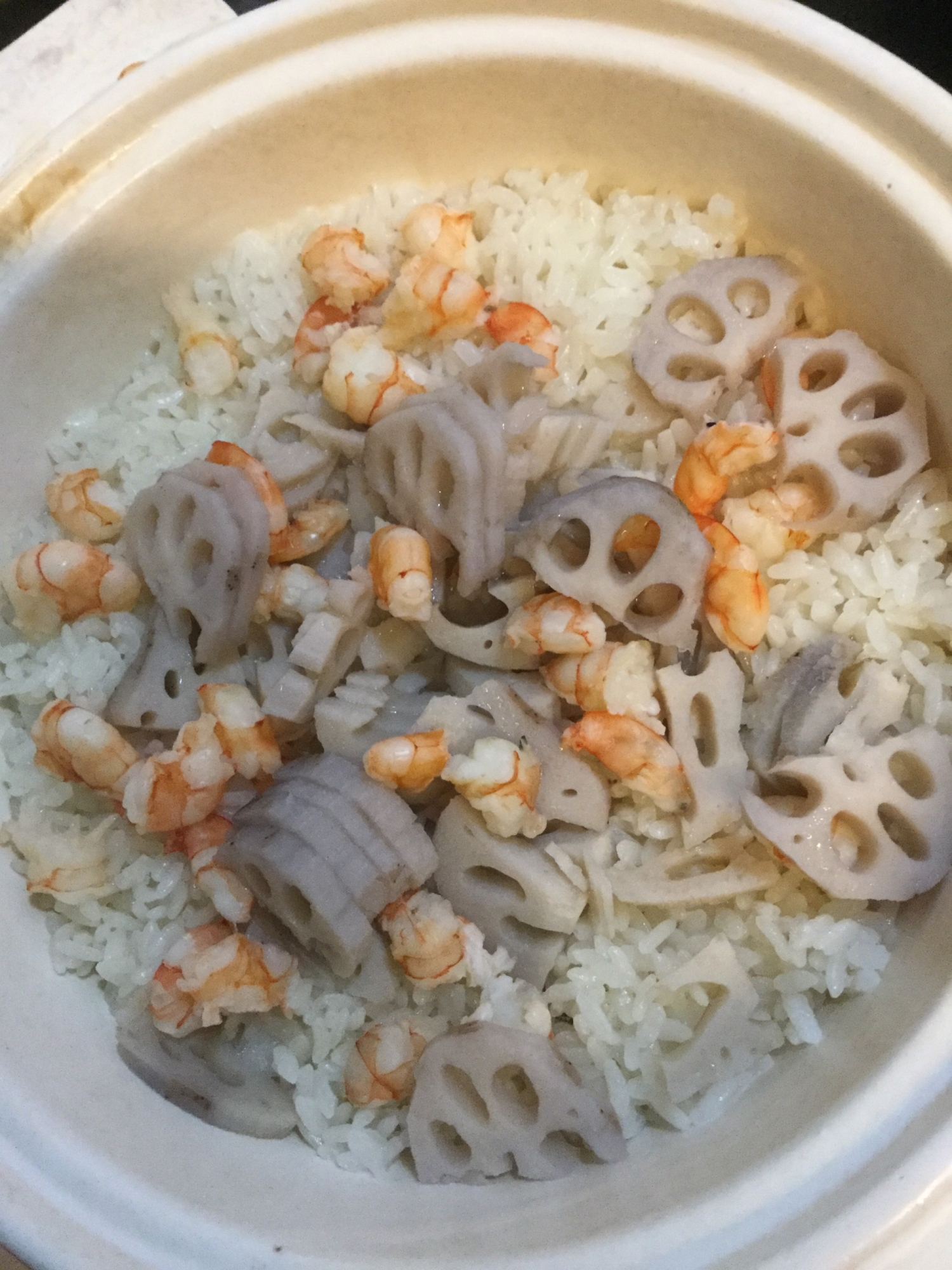 土鍋で⭐️海老とレンコンのご飯