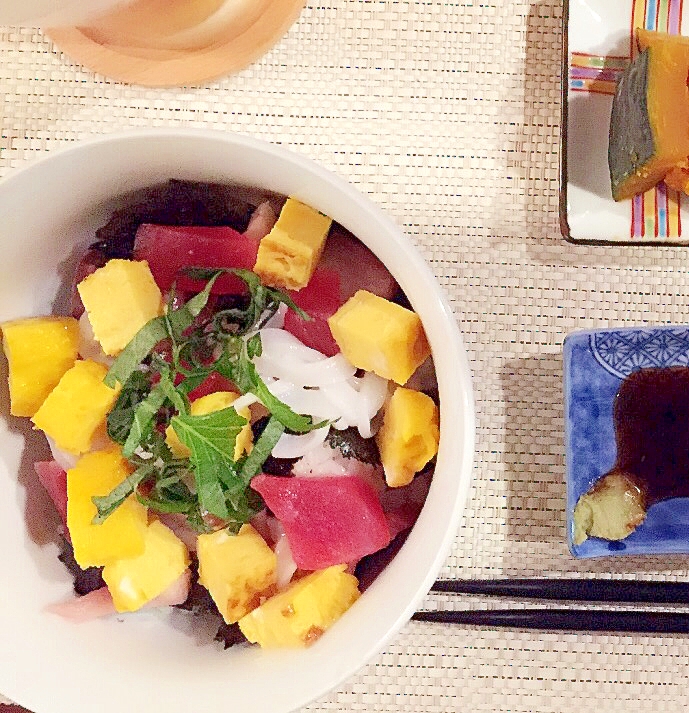 キラキラ彩り海鮮丼