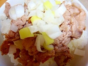ねぎ塩豚丼 ホワイト フレアデニム ブーツカット 梅ネギ塩豚丼 ねぎ塩