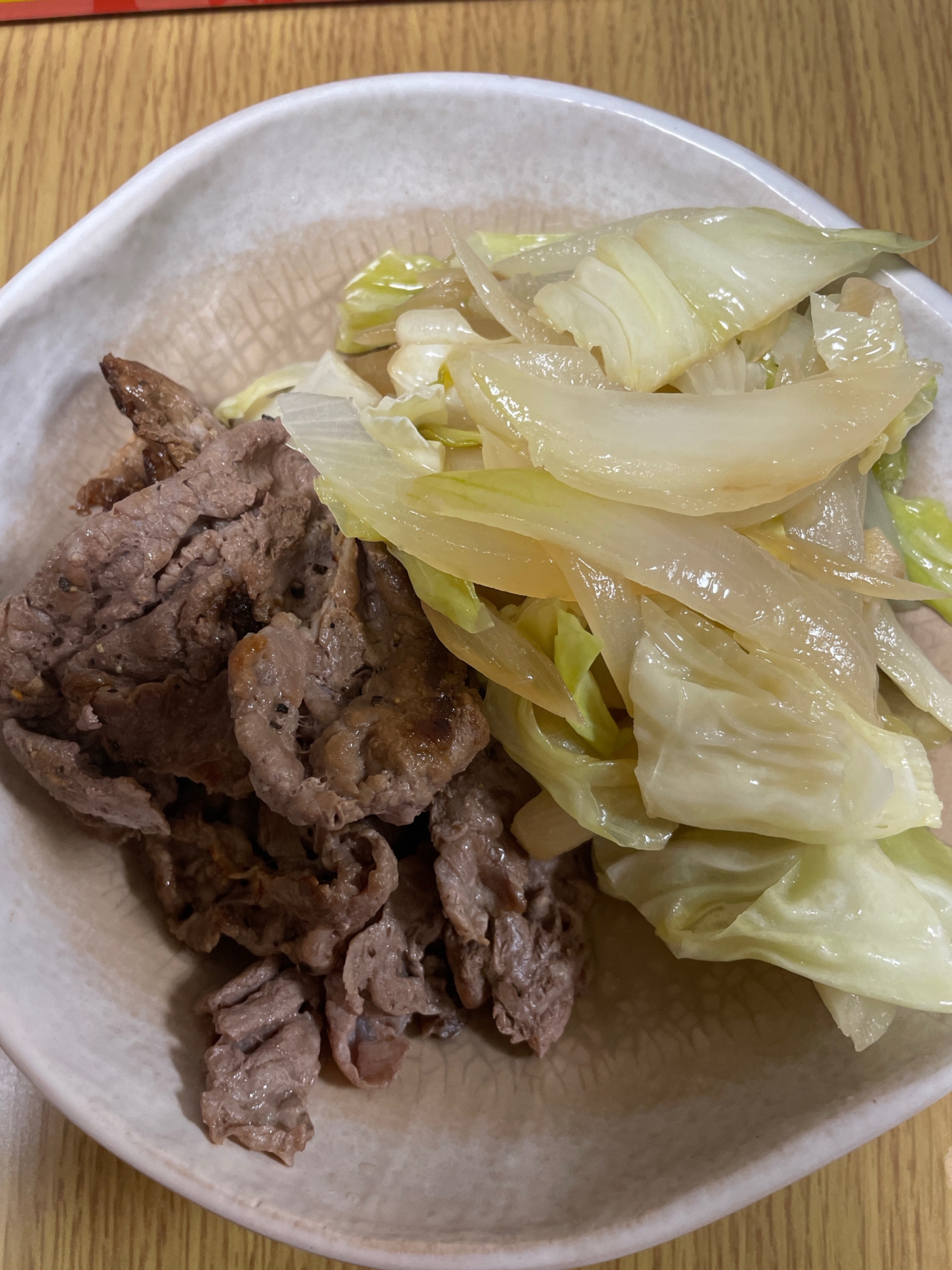 牛ロース肉のブラックペッパー炒め(キャベツ玉ねぎ