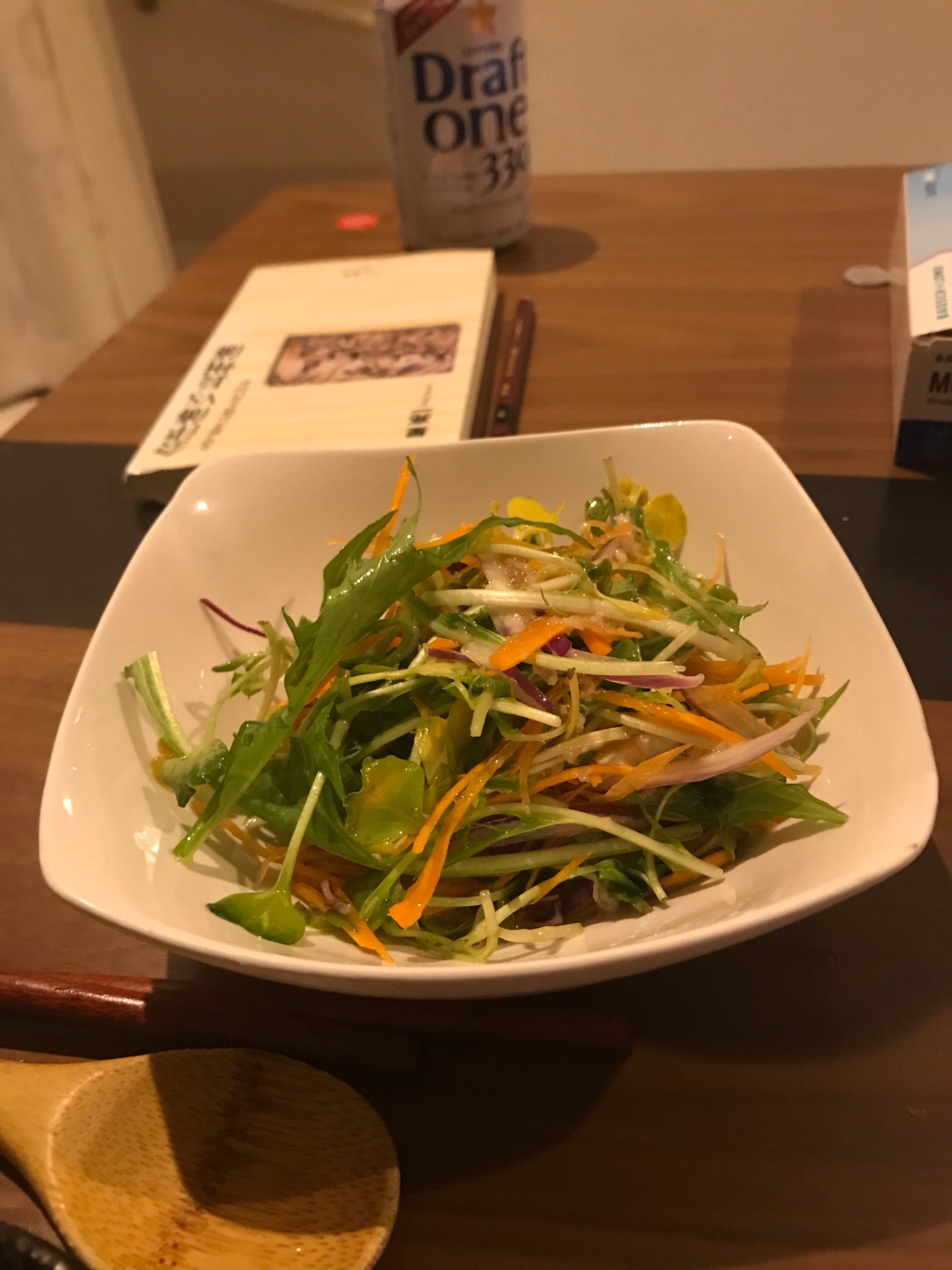 彩り野菜の細切りサラダ