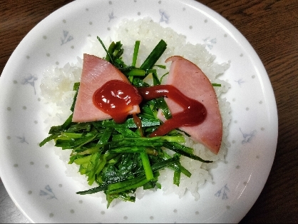 グルメイドステーキと炒めニラ丼