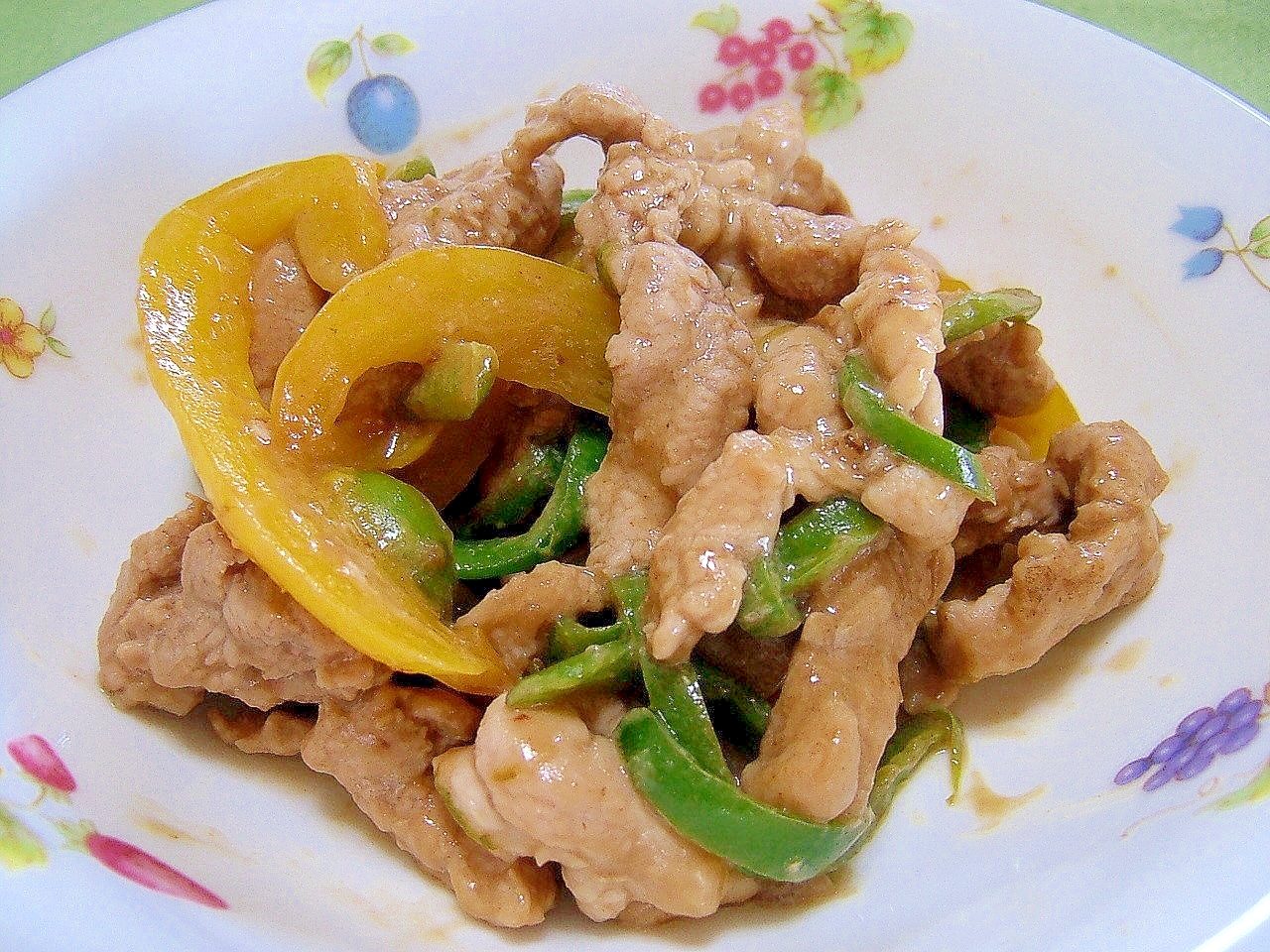 簡単!豚ヒレ肉とピーマンのオイスターソース炒め